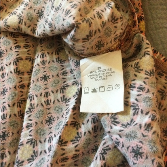 Short sleeve blouse 2X - Picture 2 of 3